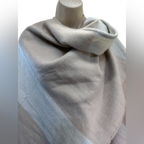 Soia & Kyo Woven Scarfigan With Fringe Scarf Cardigan Wrap - Picture 7 of 11